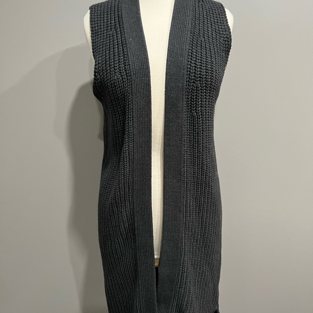 Oak + fort knit sleeveless cardigan‎ sweater in grey
